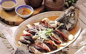 火腿蒸鲈鱼