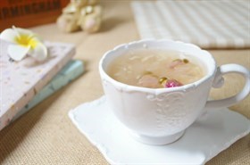 玫瑰酿银耳