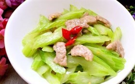 西芹炒肉片
