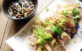 蒜香蒸肘子