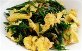 鸡蛋虾皮炒韭菜