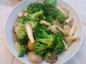 双菇炒西兰花
