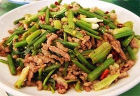 芹菜炒肉