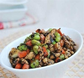 榄菜毛豆炒鸡丁