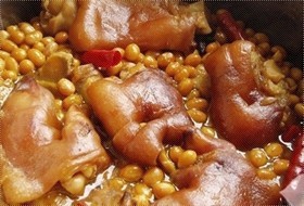 黄豆焖猪手