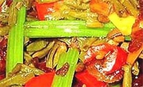 腊肉炒银丝芹菜