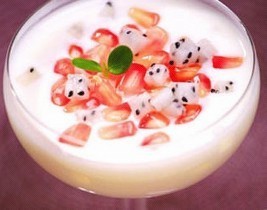 石榴火龙果酸奶