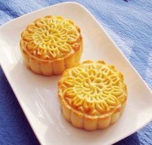 白莲蓉蛋黄月饼