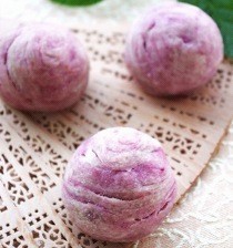 红莲蛋黄紫薯酥