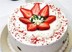 草莓戚风奶油蛋糕