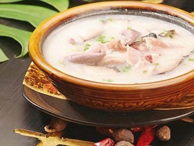 杜仲党参煲乳鸽