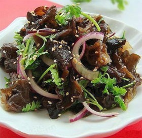 香菜拌木耳