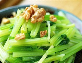 核桃炝芹菜