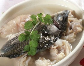 鲫鱼炖猪爪