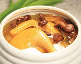 清炖老母鸡汤 