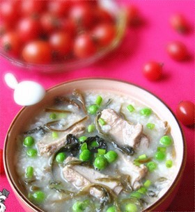 排骨菜干青豆粥