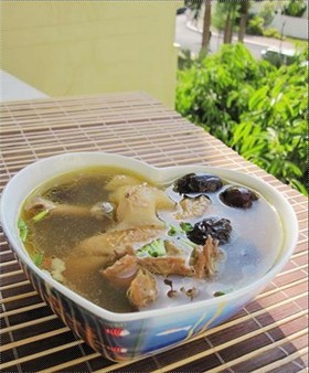 红枣天麻炖土鸡