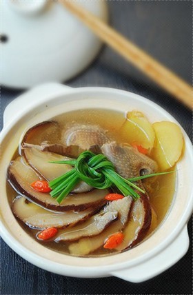 姬松茸鸽子汤