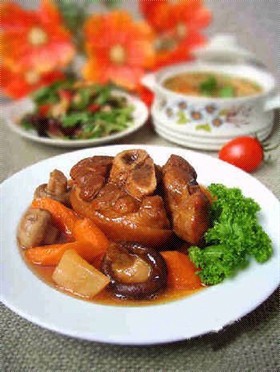 酱汁煨蹄膀