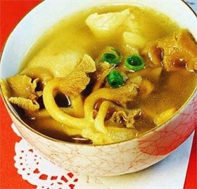 黄蘑鸡汤
