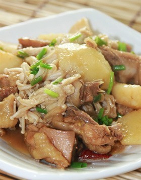 土豆金针菇烧鸡