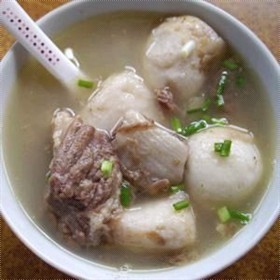 牛腩炖芋头