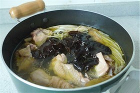 木耳炖土鸡