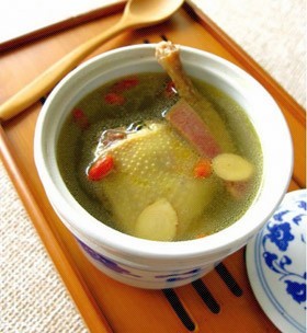 黄芪炖乳鸽