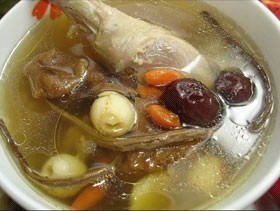 红枣茶树菇炖土鸡