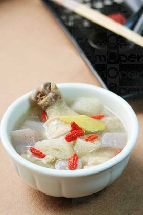 竹荪魔芋土鸡汤