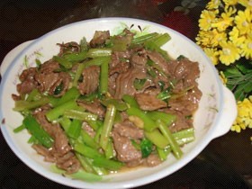 芹菜炒牛肉