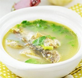 香菜杂鱼汤