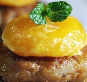 咸蛋蒸肉饼