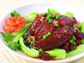 火腿炖肘子