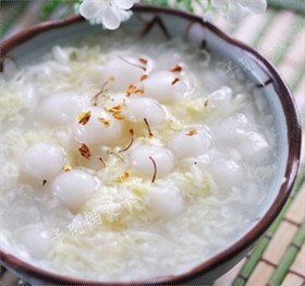 酒酿鸡蛋圆子羹