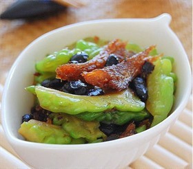 豆豉鲮鱼炒苦瓜