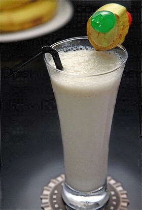 香蕉牛奶鸡尾酒