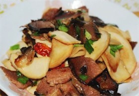 鸡腿菇炒腊肉