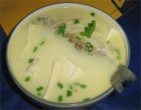 豆腐鲫鱼