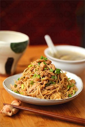 香菇鸡丝拌面