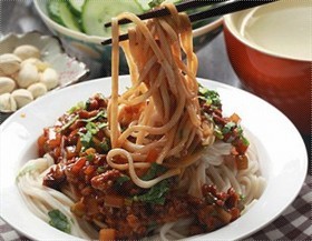 香菇肉末炸酱面