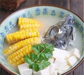 玉米鱼头豆腐汤