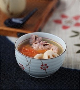 莲藕番茄排骨汤