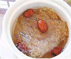 红枣银耳炖燕窝