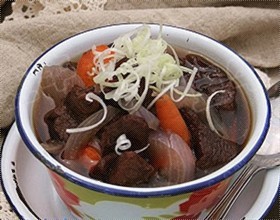 红酒炖羊肉