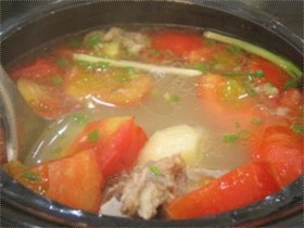 番茄土豆排骨汤