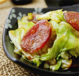 腊肠手撕包菜