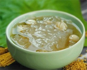 冰糖雪蛤炖秋梨