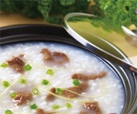 西芹牛肉砂锅粥