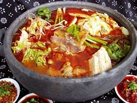 腊肉油豆腐暖锅